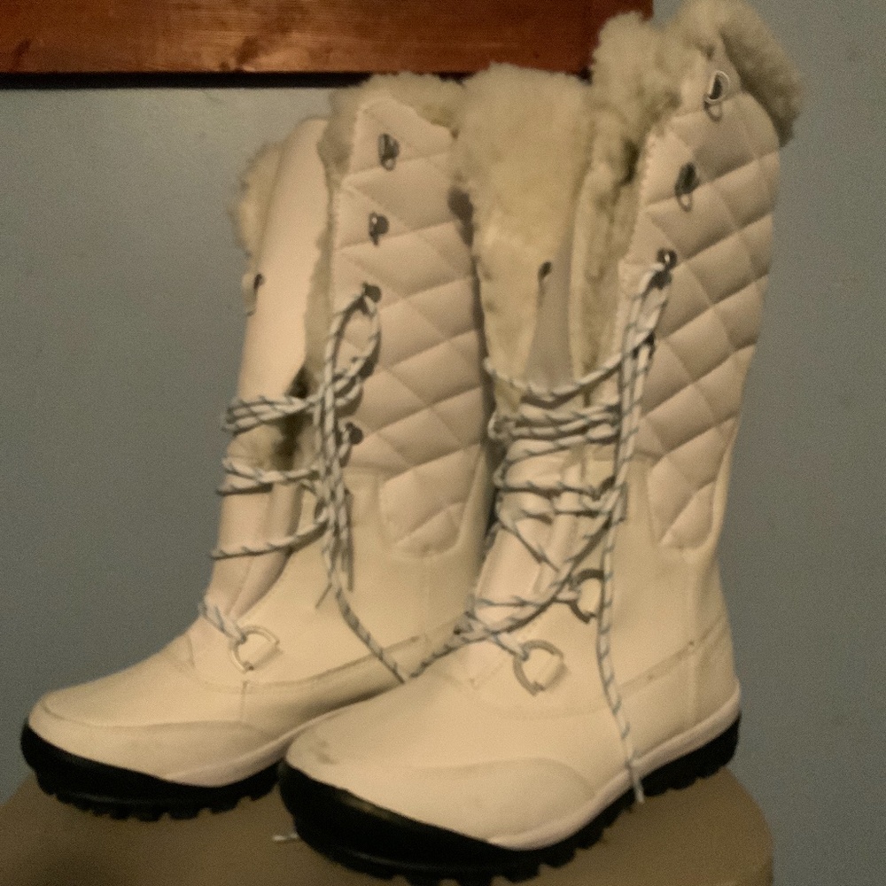 Bearpaw white boots